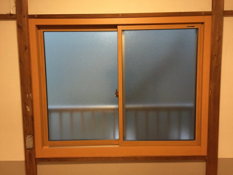 和室が寒い！とのこと。３箇所ある全ての窓の断熱性能を上げるためにリフォーム。